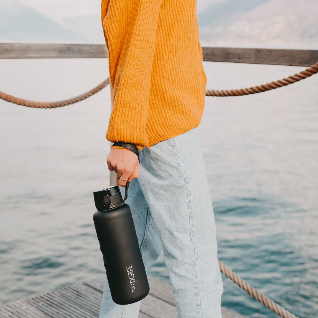 Egal wohin es dich verschlägt mit der uberBottle von 720°dgree hast du immer den richtigen Buddy an deiner Seite. Mit dem praktischen Klick-Verschluss hast du schnellen und unkomplizierten Zugang zu deiner Erfrischung. Hochwertig und Schadstofffrei.